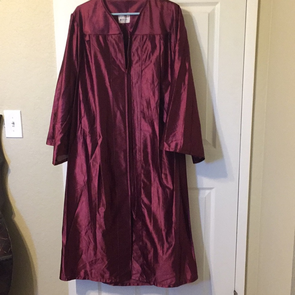 Herd jones cap & gown color burgundy unisex